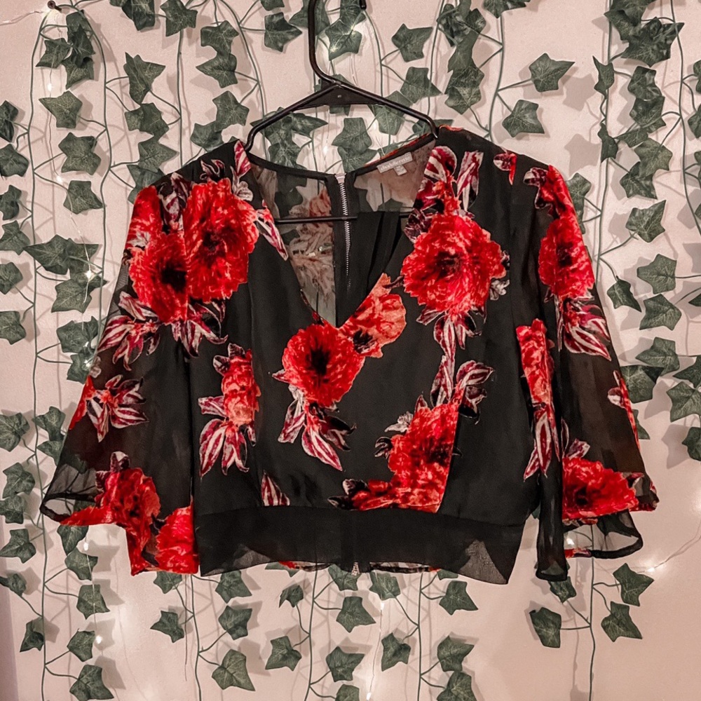 ✰CUTE BLOUSE - Picture 1 of 3